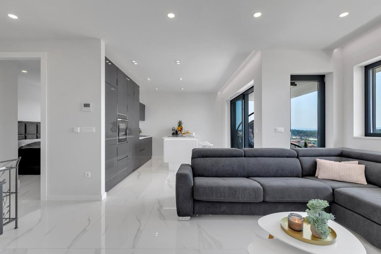 Luxury Seaview Apartment Dzenan Макарска Экстерьер фото